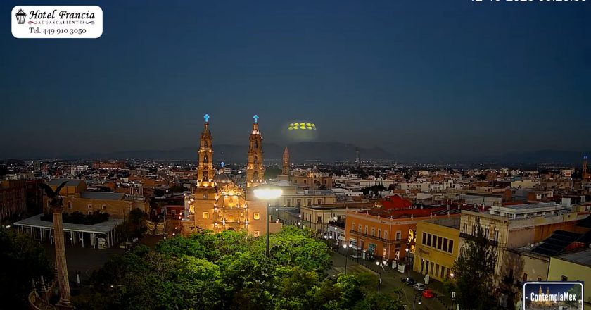 🎬 1 minuto · 1 amanecer del domingo 12 de octubre de 2025 desde el Hotel Francia Aguascalientes