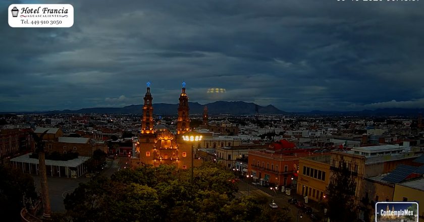 🎬 1 minuto · 1 amanecer del jueves 09 de octubre de 2025 desde el Hotel Francia Aguascalientes
