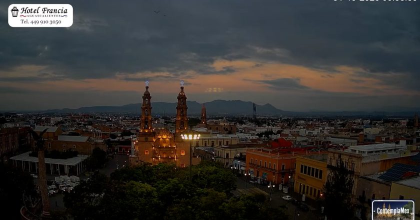 🎬 1 minuto · 1 amanecer del miércoles 01 de octubre de 2025 desde el Hotel Francia Aguascalientes