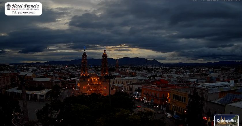 🎬 1 minuto · 1 atardecer del jueves 09 de octubre de 2025 desde el Hotel Francia Aguascalientes