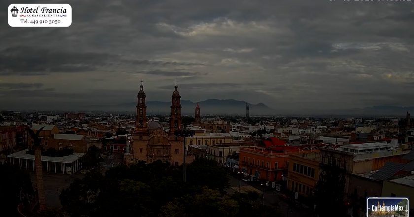 🎬 1 minuto · 1 amanecer del martes 07 de octubre de 2025 desde el Hotel Francia Aguascalientes