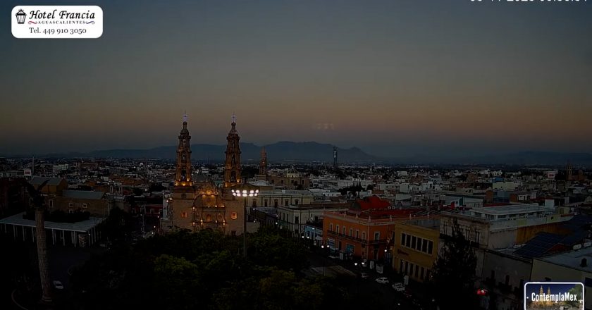 🎬 1 minuto · 1 amanecer del lunes 03 de noviembre de 2025 desde el Hotel Francia Aguascalientes