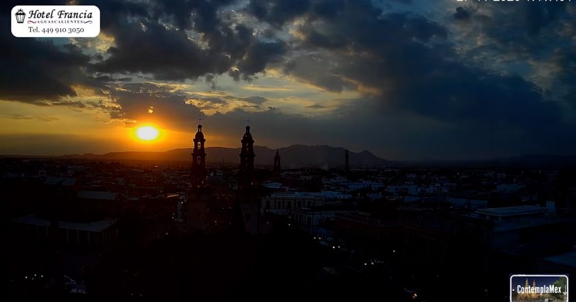 🎬 1 minuto · 1 atardecer del jueves 27 de noviembre de 2025 desde el Hotel Francia Aguascalientes
