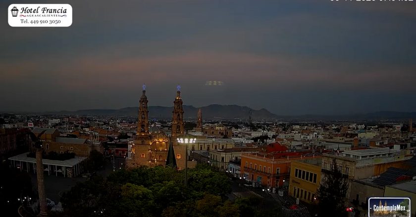 🎬 1 minuto · 1 amanecer del domingo 30 de noviembre de 2025 desde el Hotel Francia Aguascalientes