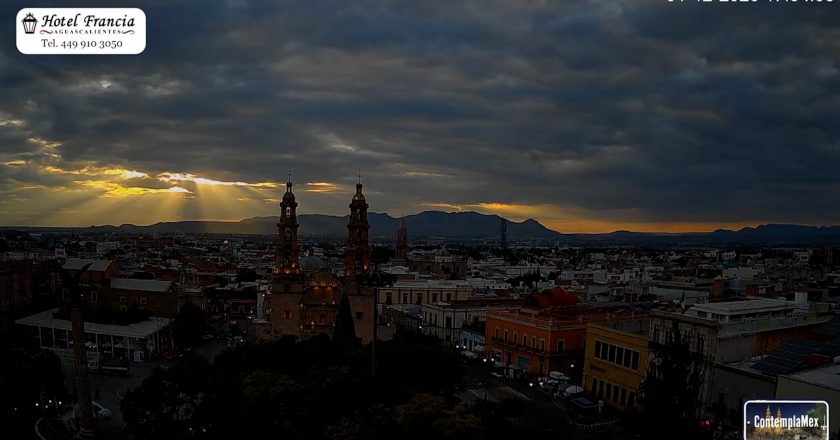 🎬 1 minuto · 1 atardecer del lunes 01 de diciembre de 2025 desde el Hotel Francia Aguascalientes