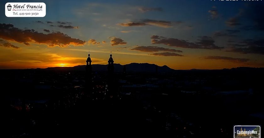 🎬 1 minuto · 1 atardecer del domingo 14 de diciembre de 2025 desde el Hotel Francia Aguascalientes