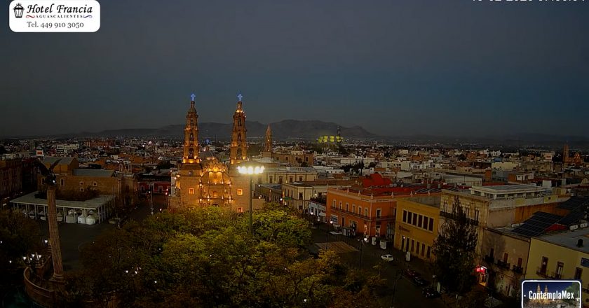 🎬 1 minuto · 1 amanecer del lunes 16 de febrero de 2026 desde el Hotel Francia Aguascalientes