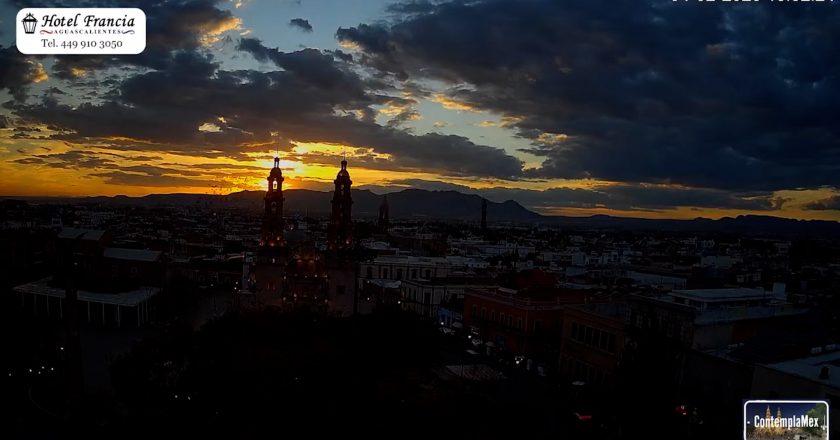 🎬 1 minuto · 1 atardecer del miércoles 04 de febrero de 2026 desde el Hotel Francia Aguascalientes