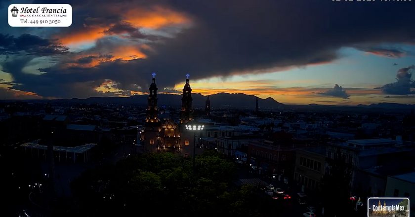 🎬 1 minuto · 1 atardecer del lunes 02 de febrero de 2026 desde el Hotel Francia Aguascalientes
