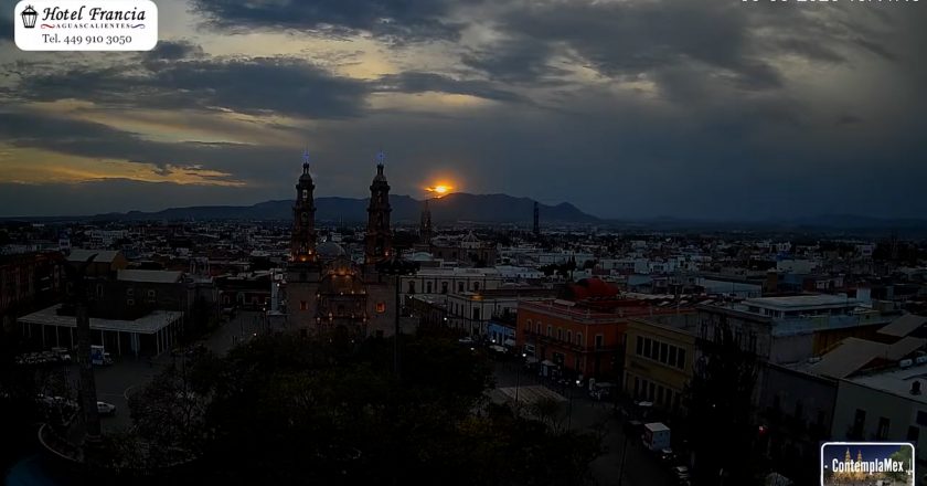 🎬 1 minuto · 1 atardecer del martes 03 de marzo de 2026 desde el Hotel Francia Aguascalientes