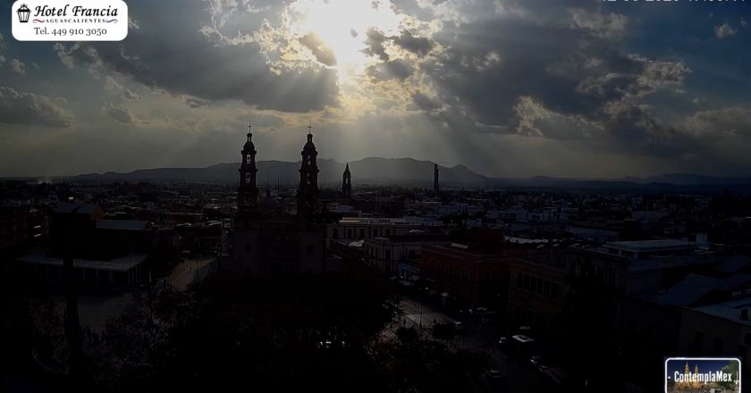 🎬 1 minuto · 1 atardecer del jueves 12 de marzo de 2026 desde el Hotel Francia Aguascalientes