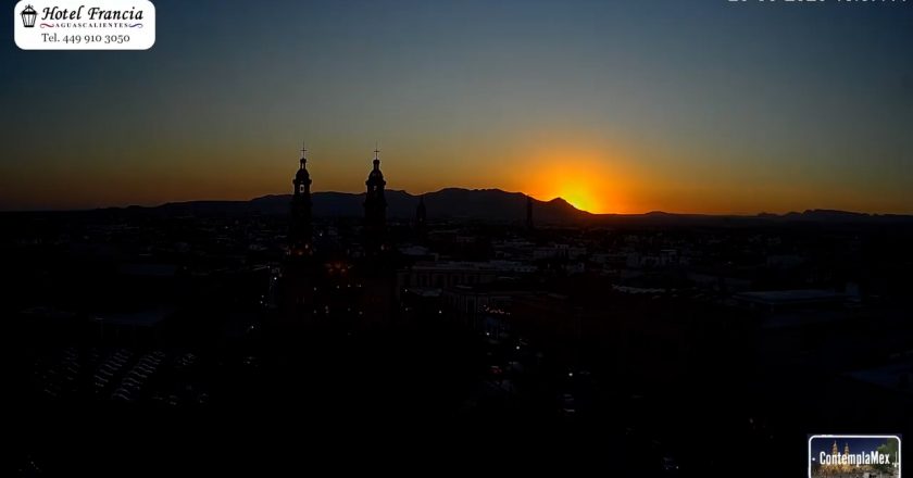 🎬 1 minuto · 1 atardecer del jueves 26 de marzo de 2026 desde el Hotel Francia Aguascalientes