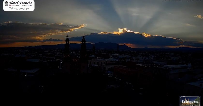 🎬 1 minuto · 1 atardecer del Miércoles 01 de Abril de 2026 desde el Hotel Francia Aguascalientes