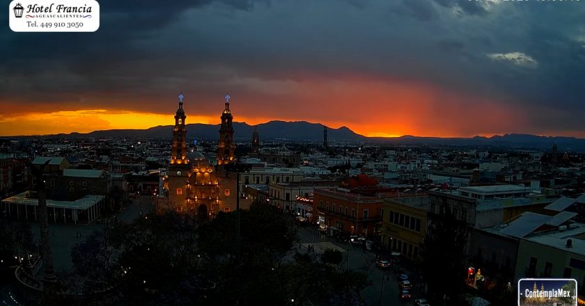🎬 1 minuto · 1 atardecer del Lunes 06 de Abril de 2026 desde el Hotel Francia Aguascalientes