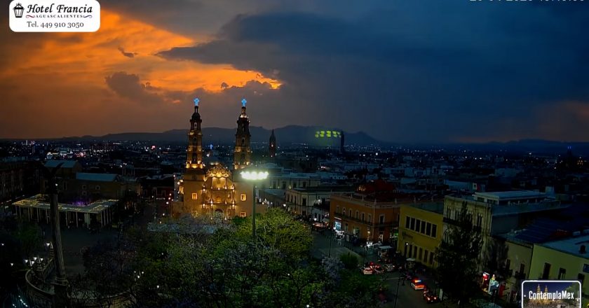 🎬 1 minuto · 1 atardecer del Lunes 20 de Abril de 2026 desde el Hotel Francia Aguascalientes