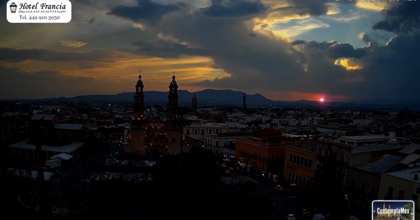 🎬 1 minuto · 1 atardecer del Martes 21 de Abril de 2026 desde el Hotel Francia Aguascalientes