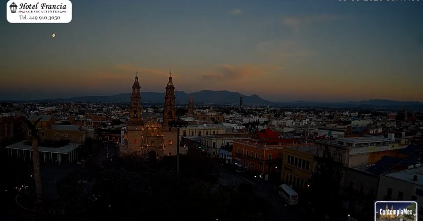 🎬 1 minuto · 1 amanecer del Domingo 03 de Mayo de 2026 desde el Hotel Francia Aguascalientes