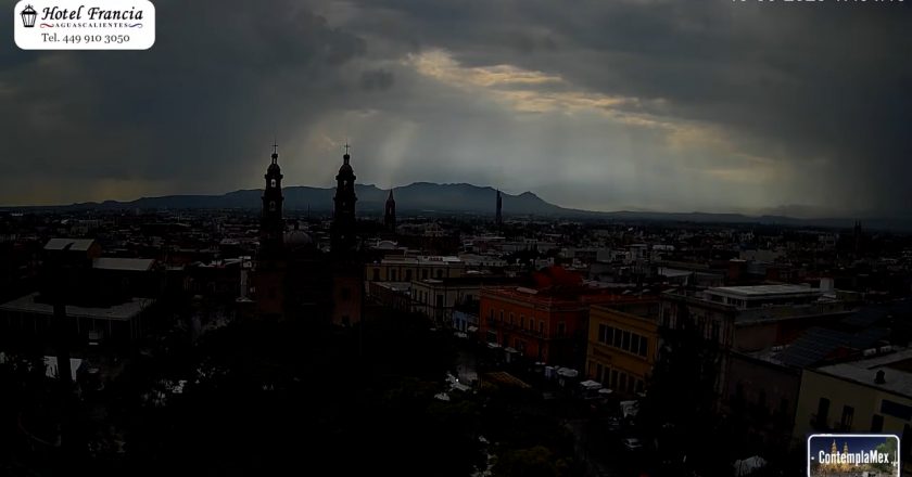 🎬 1 minuto · 1 atardecer del Lunes 10 de Agosto de 2026 desde el Hotel Francia Aguascalientes